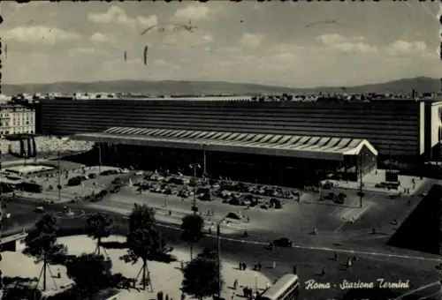 Ak Roma Rom Lazio, Bahnhof Stazione Termini, Autos, Fußgänger, Architektur, Stadtansicht