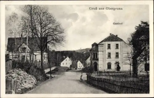 Ak Obergruna Großschirma im Kreis Mittelsachsen, Straßenpartie in Ortschaft, Gasthof