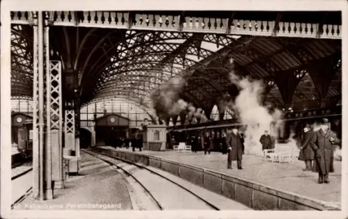 Ak København Kopenhagen Dänemark, Bahnhof, Bahnhofshalle, Bahnsteige