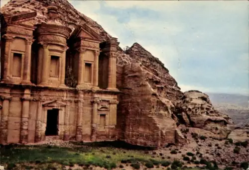 Ak Al-Batrā Jordanien, Gräber