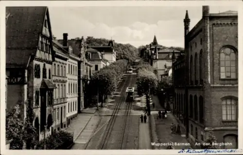 Ak Wuppertal in Nordrhein Westfalen, Blick auf die Bergbahn und angrenzende Häuser