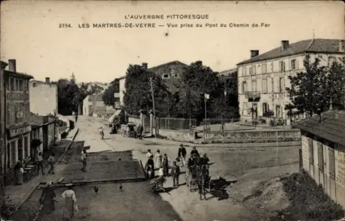 Ak Les Martres-de-Veyre Puy-de-Dôme, Pont du Chemin de Fer, Les Hotels