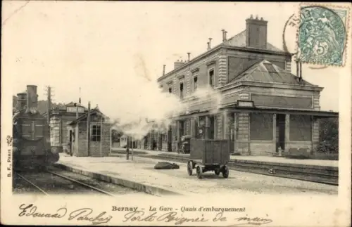 Ak Bernay Eure, Bahnhof Gleisseite, Bahnsteig, Dampflokomotive