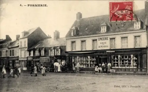 Ak Formerie Oise, Vorderseite zeigt eine Straße mit Geschäften, Pferd und Wagen, Menschen, Epicer