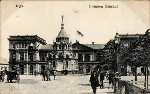 Ak Riga Lettland, Dwinsker Bahnhof,   Architektur, Menschen, Pferdewagen