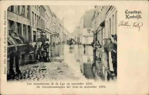Ak Kortrijk Courtrai Westflandern, Überschwemmung, Straße mit Wasser, Menschen, Pferd,  Szene