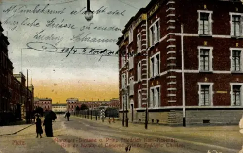Ak Metz Moselle,  aus  Prinz Friedrich Karl-Kaserne, Nanziger Straße, Menschen auf der Straße