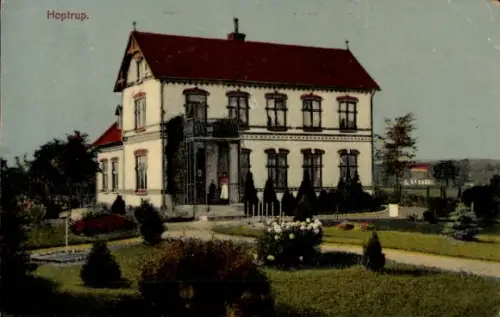 Ak Hoptrup Dänemark, Haus mit Garten, Personen auf Balkon, Hoptrup