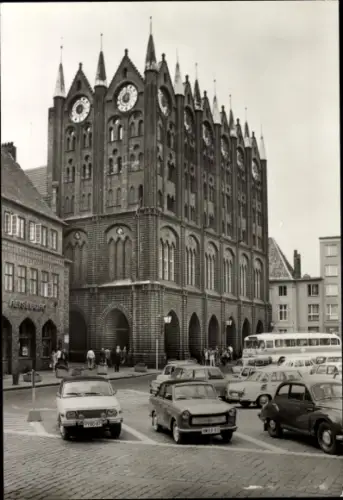 Ak Stralsund in Vorpommern, Rathaus, Bus, Autos