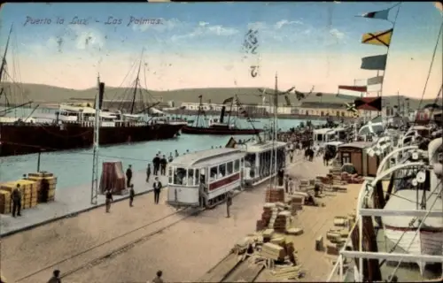Ak Las Palmas de Gran Canaria Kanarische Inseln, Hafenansicht, Schiffe, Straßenbahn, Flaggen, Kis