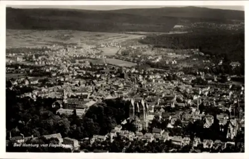 Ak Bad Homburg vor der Höhe Hessen, Luftaufnahme von  Stadtansicht, viele Häuser, Bäume