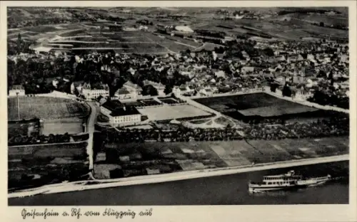 Ak Geisenheim am Rhein Hessen, Luftaufnahme von  Flugzeugsicht, Rhein, Schiffe