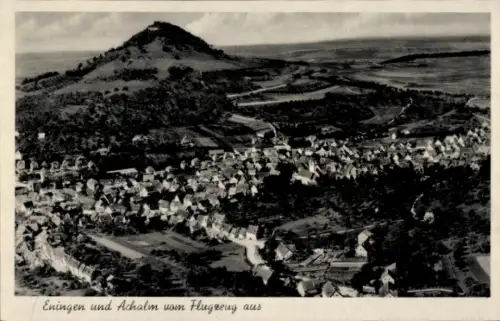 Ak Eningen unter Achalm am Albtrauf, Luftaufnahme von  Achalm, Landschaft, Häuser, Bäume