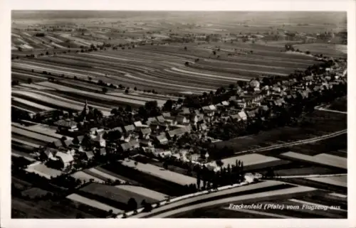 Ak Freckenfeld in der Saarpfalz, Luftaufnahme