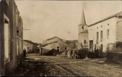 Foto Ak Essey et Maizerais Meurthe et Moselle, Ortspartie, deutsche  Soldaten