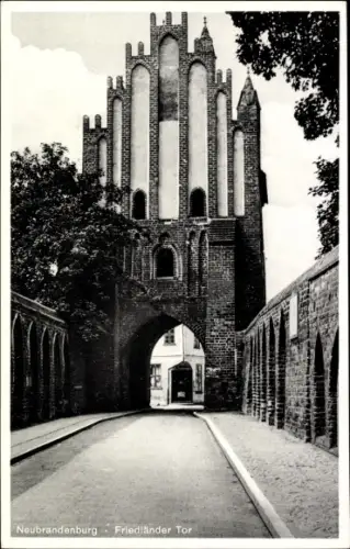 Ak Neubrandenburg in Mecklenburg, Friedländer Tor