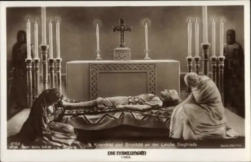 Ak Filmszene, Die Nibelungen I. Teil, Kriemhild u. Brunhild an der Leiche Siegfrieds