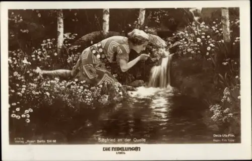 Ak Filmszene aus Die Nibelungen, Siegfried an der Quelle, Ross Verlag 675 8