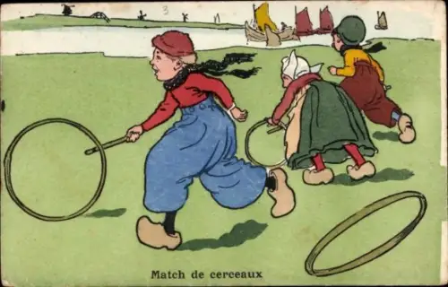 Künstler Ak Kinder in Niederländischen Trachten beim Spielen, Match de cerceaux