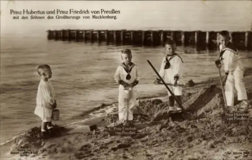 Ak Prinz Hubertus und Prinz Friedrich von Preußen, Söhne des Großherzogs von Mecklenburg
