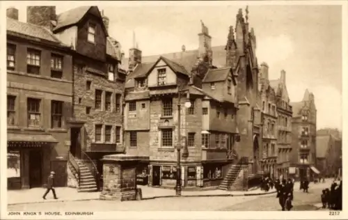 Ak Edinburgh Schottland, Stein-Gebäude an Straßenecke mit Schaufenstern, Straßenlaterne, Außentre