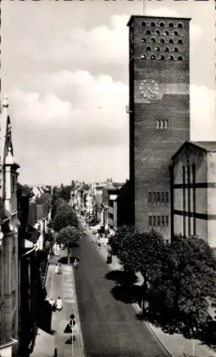 Ak Leverkusen in Nordrhein Westfalen, Blick in die Hauptstraße, Turmuhr
