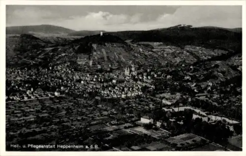 Ak Heppenheim an der Bergstraße, Luftaufnahme von  Heil- und Pflegeanstalt, Berge im Hintergrund