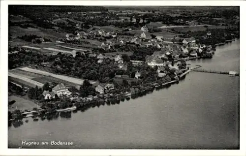 Ak Hagnau am Bodensee, Luftaufnahme von  Häuser, Wasser, Landschaft