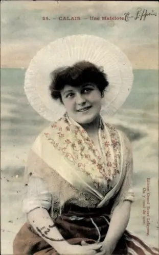 Ak Calais Pas de Calais, Matelote, Frau in Tracht, Schultertuch, Haube