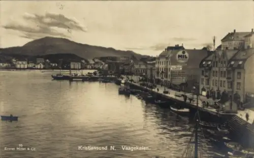 Ak Nordlandet Kristiansund Norwegen, Wasserfront mit Booten, Kai und Promenade, Werbeplakat 'MIL 