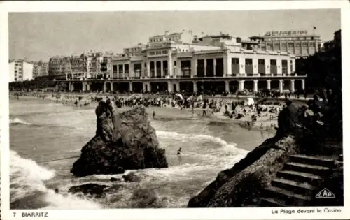 Ak Biarritz Pyrénées Atlantiques,  Strand vor dem Casino