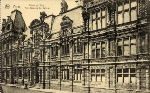 Ak Arras Pas de Calais,  Hôtel de Ville, Rue Jacques Le Caron