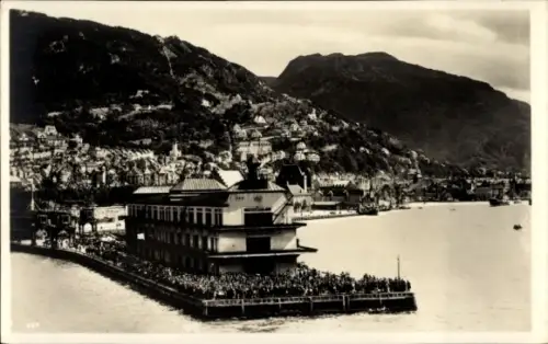 Ak Bergen Norwegen, Stadtansicht vom abfahrenden Dampfer gesehen