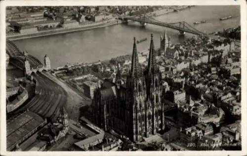 Ak Köln am Rhein, Kölner Dom, Köln Hauptbahnhof, Hohenzollernbrücke, Rhein, Köln (Luftschiffaufna