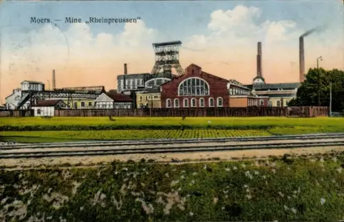 Ak Moers am Niederrhein, Mine Rheinpreußen, Eisenbahnschienen, Schornsteine