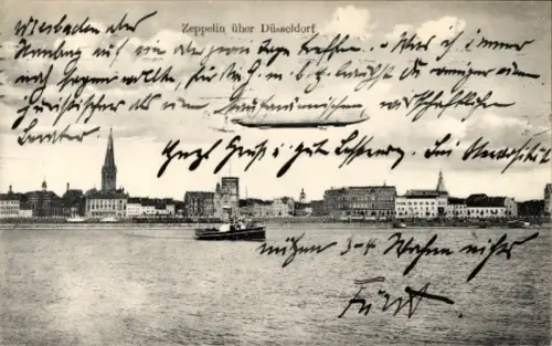 Ak Düsseldorf am Rhein, Zeppelin über der Stadt