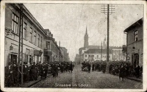 Ak Lodz Lodsch Polen, Straßenpartie, Anwohner, Kirchturm, I. WK