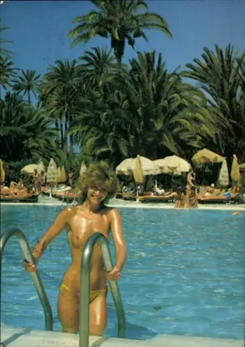 Ak Palm Beach, Nackte Frau am Schwimmbad, Erotik, Hotel