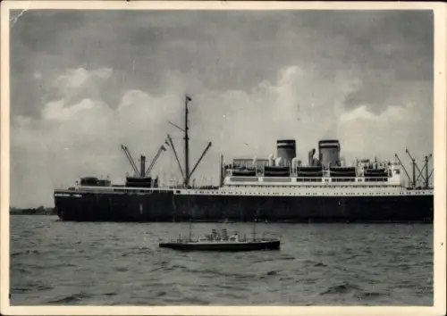 Ak Modell des Hapag Dampfschiffes Hamburg mit Originalschiff