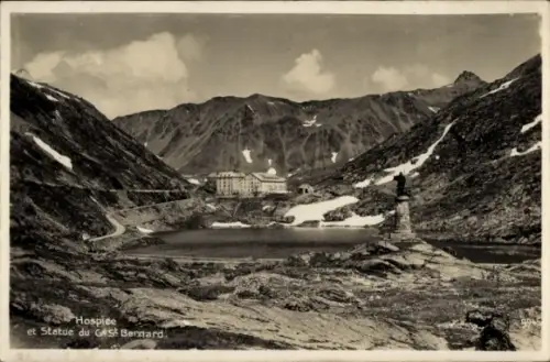 Ak Bourg St. Pierre Kt. Wallis, Hospice et Statue du G. St. Bernard