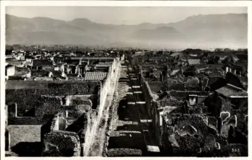 Ak Pompeji Pompei Campania, Neapel- Ruinen, zerstörte Häuser, Straße, Vesuv