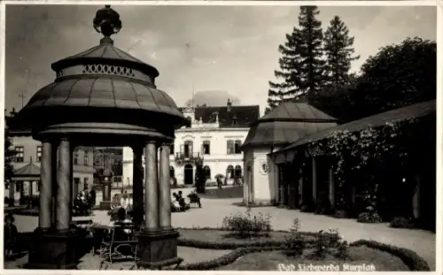 Foto Ak Lázně Libverda Bad Liebwerda Region Reichenberg, Platz, Passanten