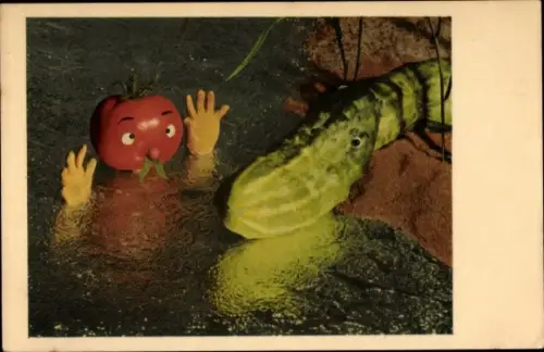 Ak Tomate als Mensch im Wasser, Gurke als Krokodil