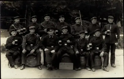 Foto Ak Münsingen in Württemberg, Truppenübungsplatz, Deutsche Soldaten in Uniformen