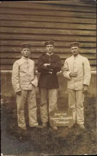 Foto Ak Münsingen in Württemberg, Gruppenportrait auf dem Truppenübungsplatz