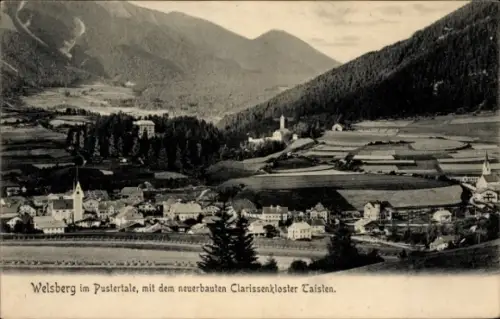 Ak Welsberg im Pustertal Monguelfo Val Pusteria Südtirol, Panorama Dorf im Tal, Felder und Wiesen