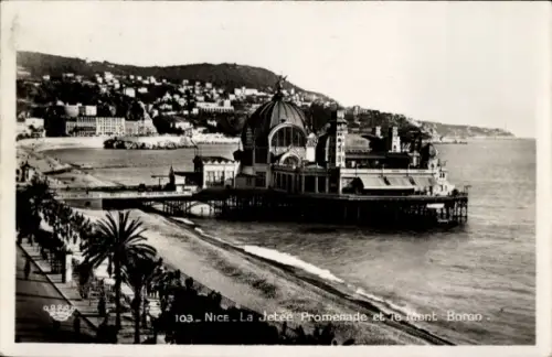 Ak Nice Nizza Alpes Maritimes, Seebrücke mit kuppelförmigem Pavillon, Kiesstrand, Promenade mit P