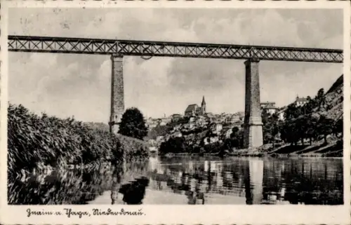 Ak Znojmo Znaim an der Thaya Südmähren, Brücke über Wasser, Stadtansicht, Znaim a. Thaya, Niederd