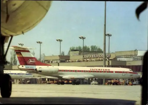 Ak Schönefeld bei Berlin, Flughafen, Interflug Flugzeug DDR-SCS, Aeroflot