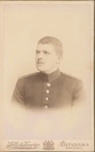 CdV Potsdam, deutscher Soldat in Uniform, Hans Fricker, Portrait, Fotograf Selle & Kuntze